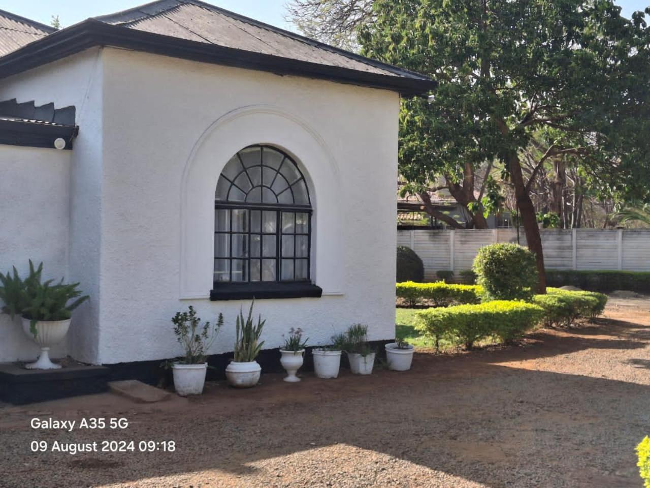 Choice Backpackers Lodge Bulawayo Exterior photo